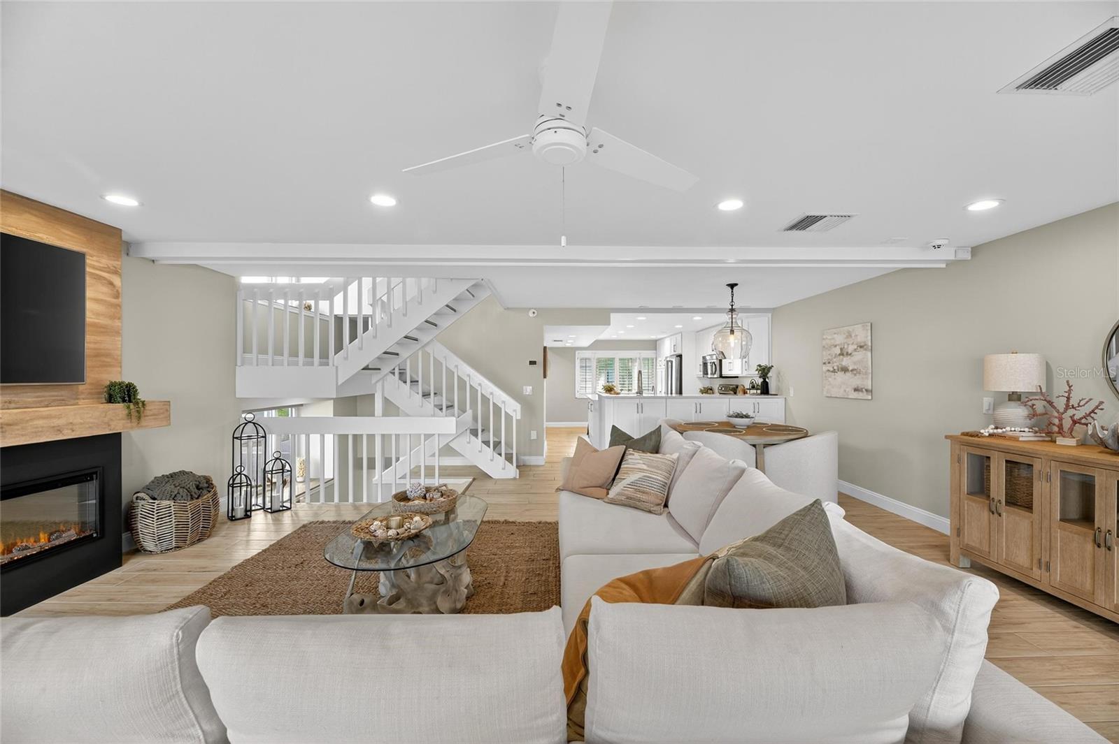 Image 45 of 70 For 160 Marina Del Rey Court