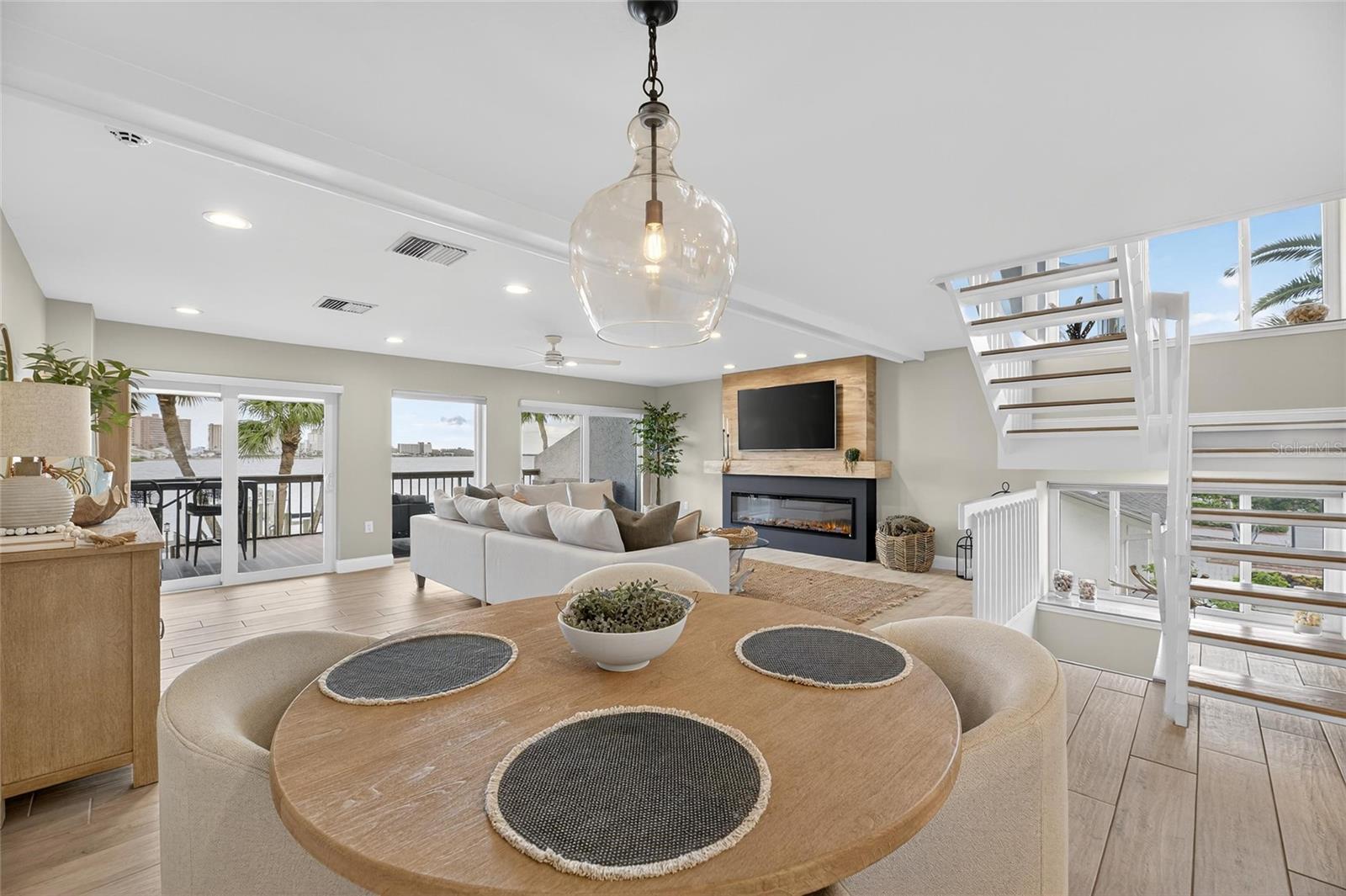 Image 47 of 70 For 160 Marina Del Rey Court