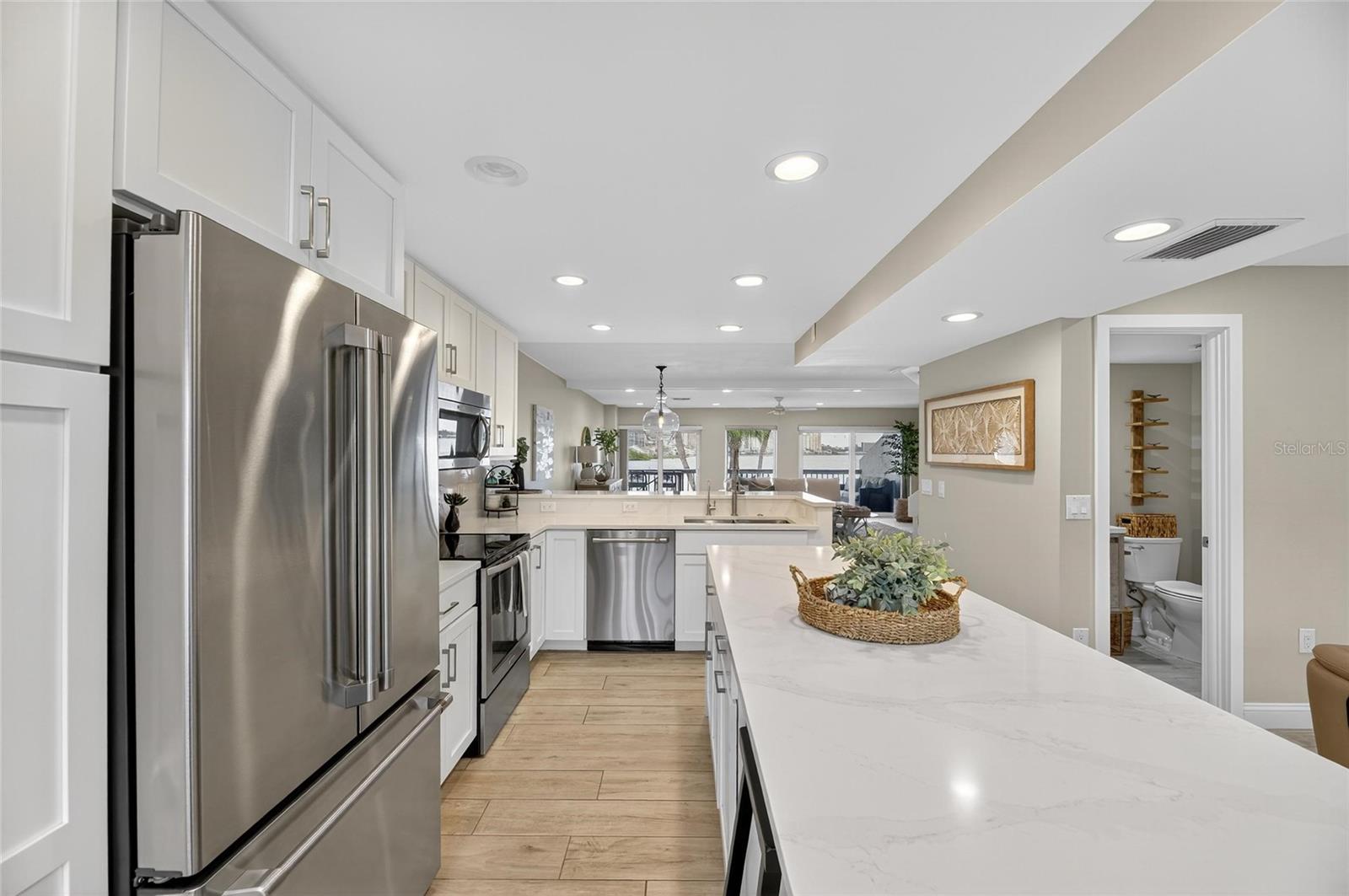 Image 54 of 70 For 160 Marina Del Rey Court