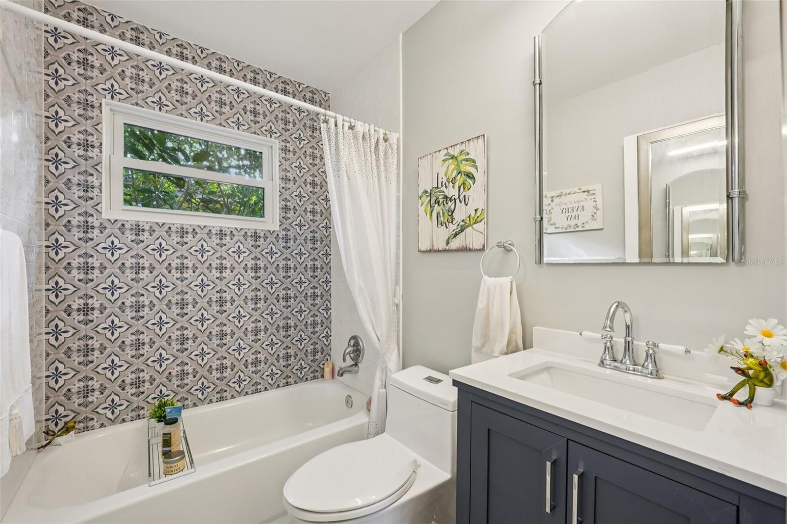 Image 17 of 50 For 5715 4th Avenue N