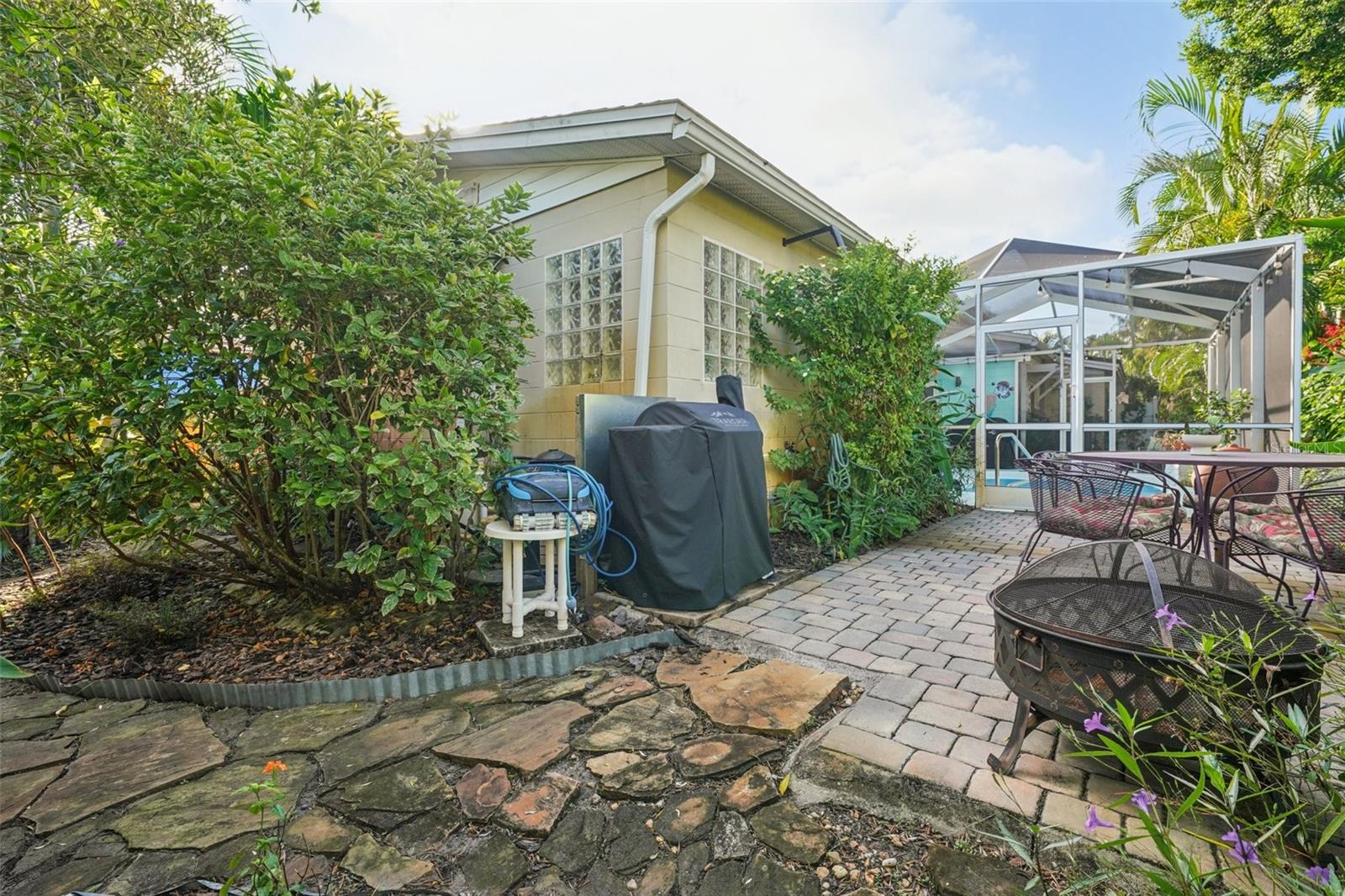 Image 32 of 50 For 5715 4th Avenue N