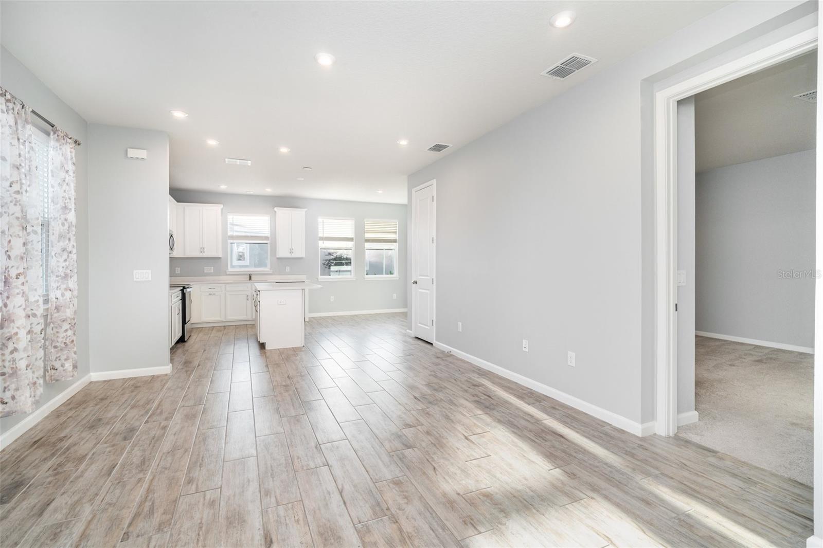 Image 10 of 43 For 5564 Coachwood Cove