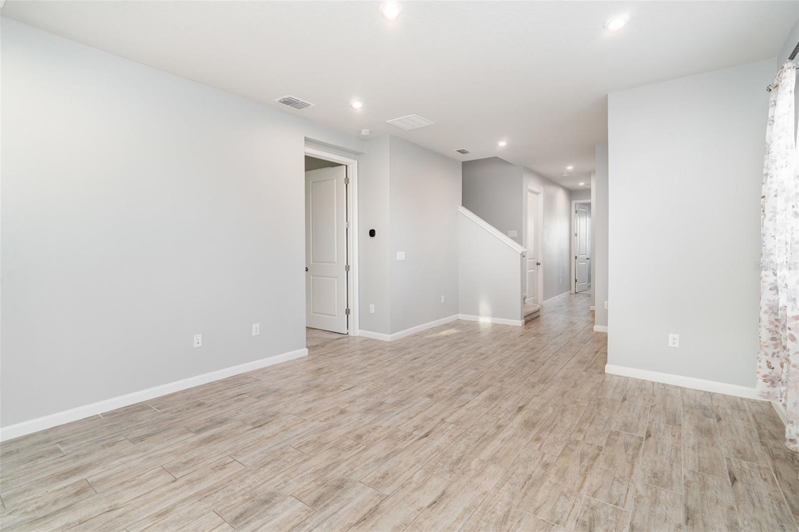 Image 8 of 43 For 5564 Coachwood Cove