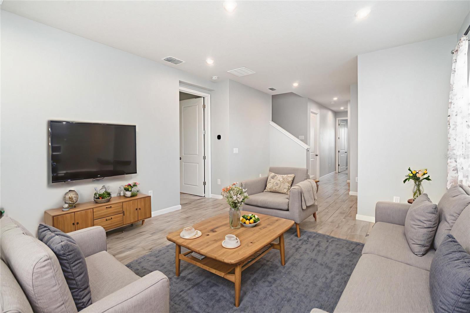 Image 9 of 43 For 5564 Coachwood Cove