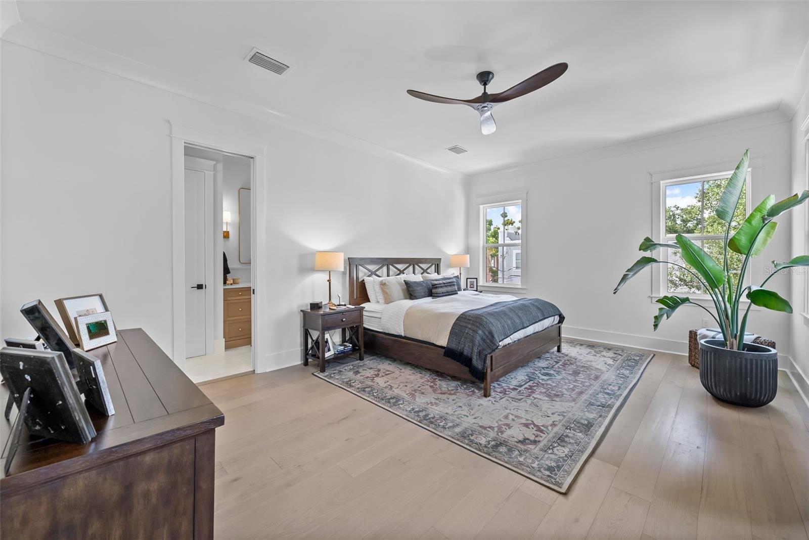 Image 11 of 26 For 321 12th Avenue Ne