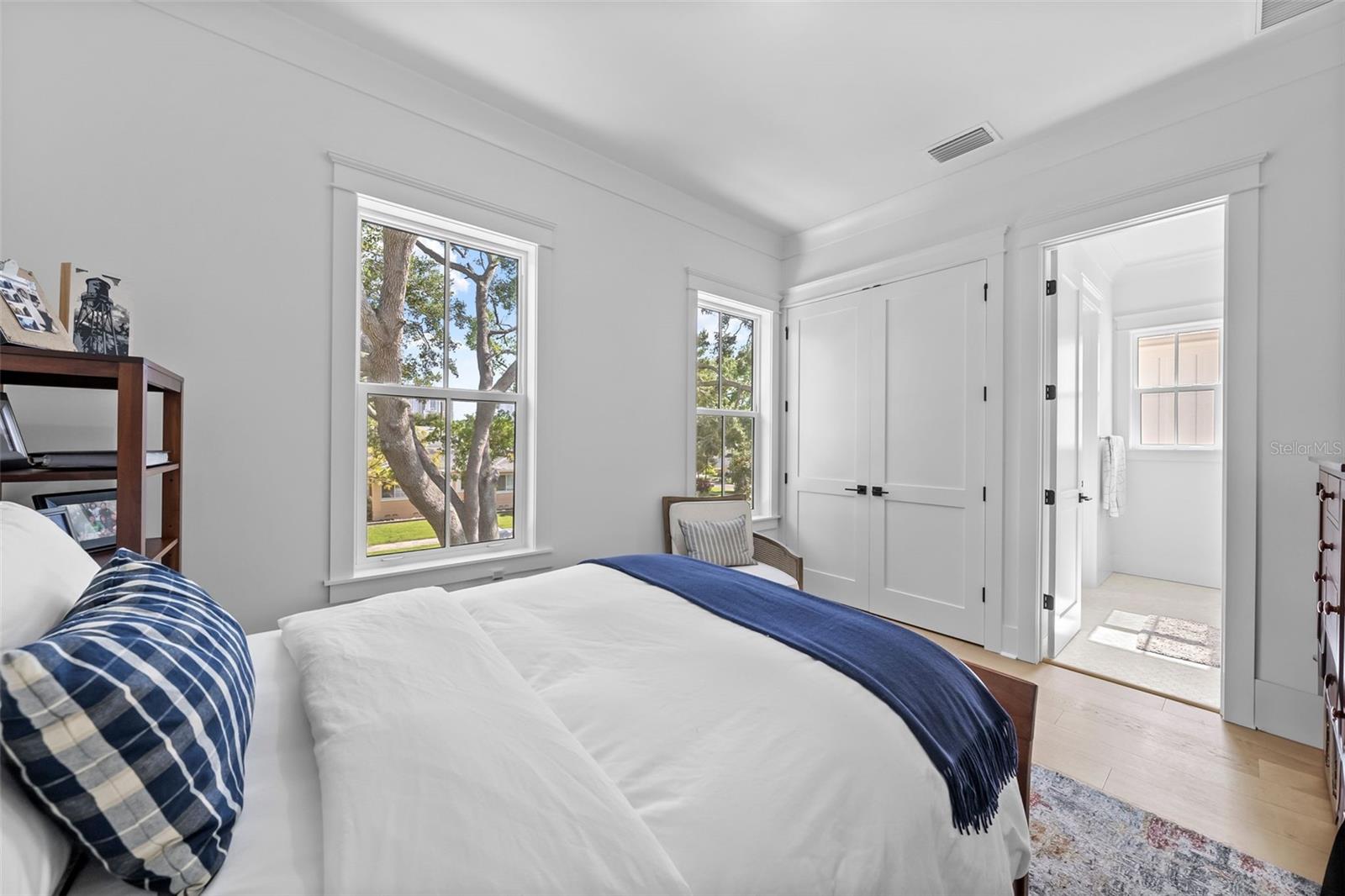 Image 15 of 26 For 321 12th Avenue Ne