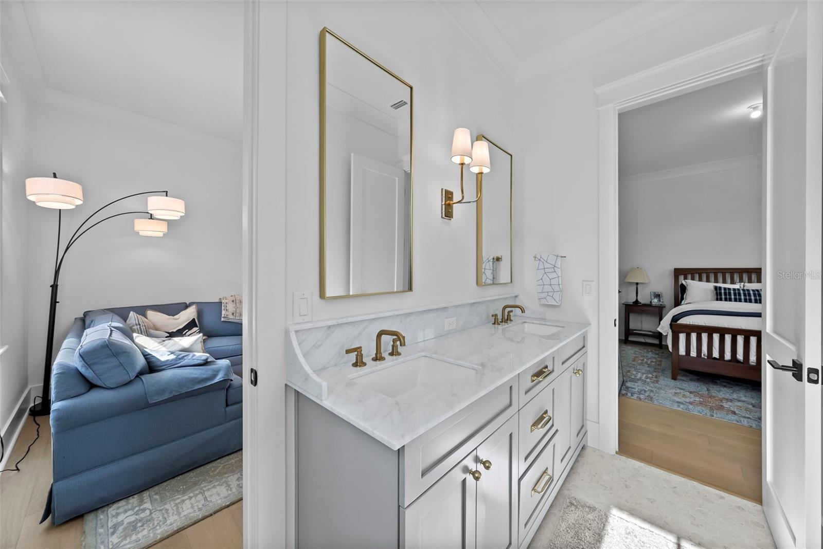 Image 17 of 26 For 321 12th Avenue Ne