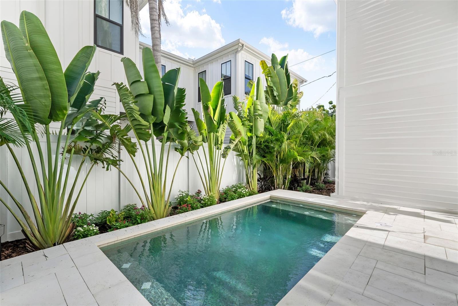 Image 3 of 26 For 321 12th Avenue Ne