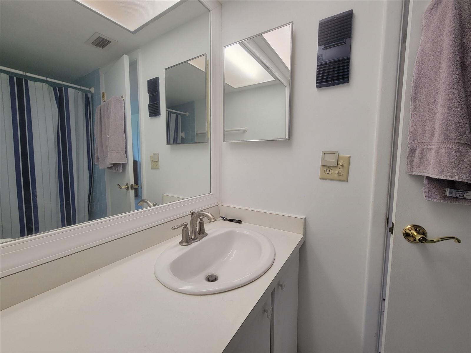 Image 21 of 40 For 4915 Bay Street Ne 122