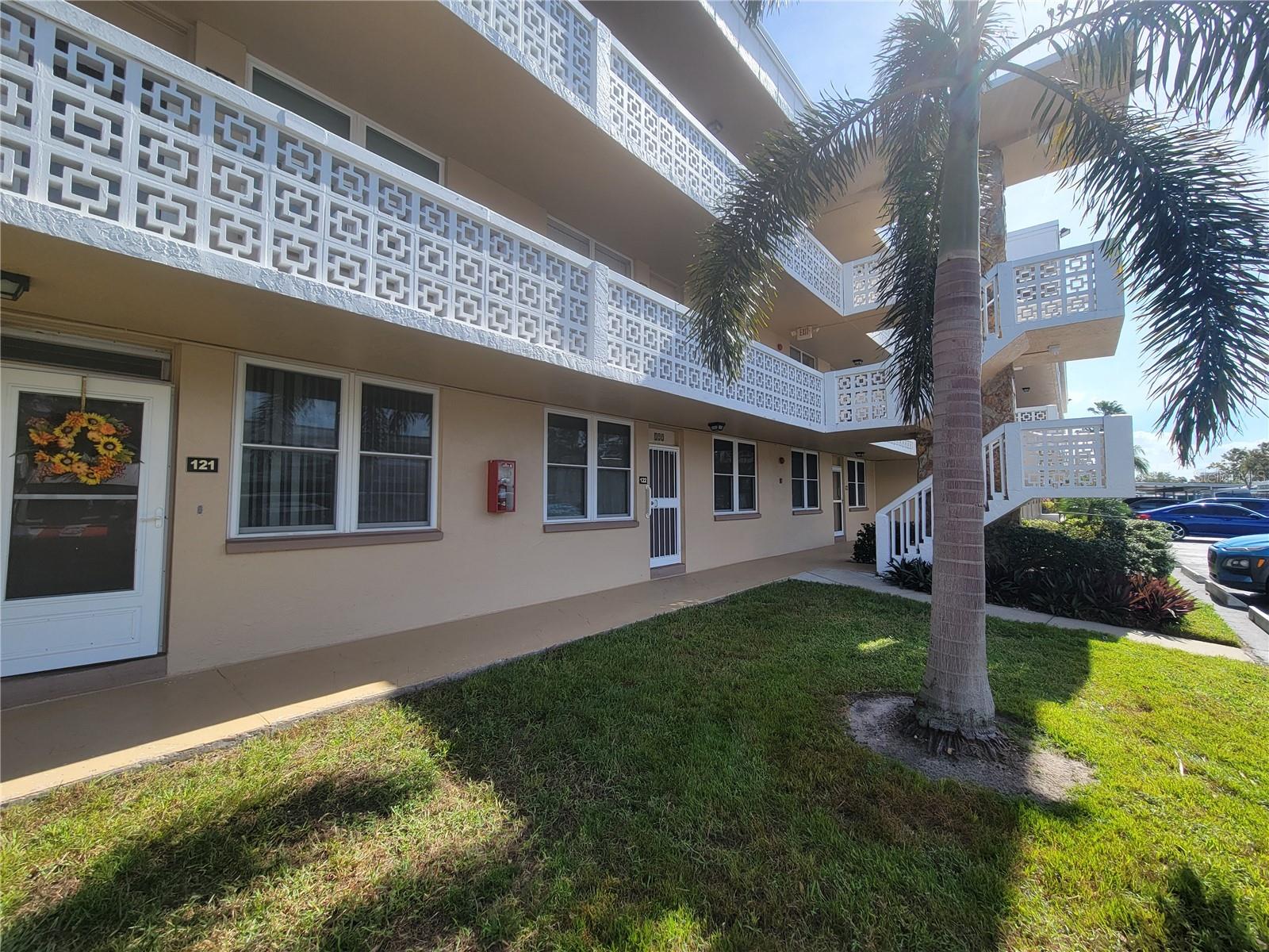 Image 3 of 40 For 4915 Bay Street Ne 122