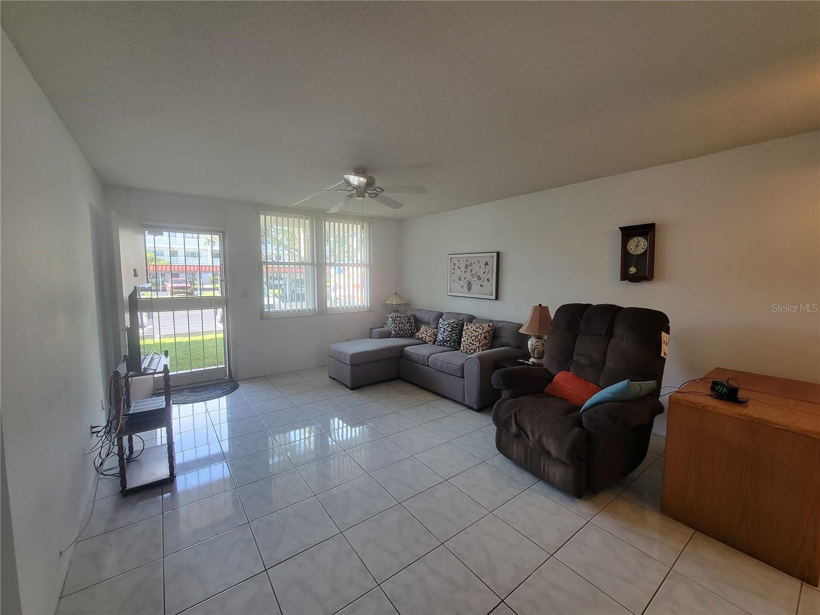 Image 6 of 40 For 4915 Bay Street Ne 122