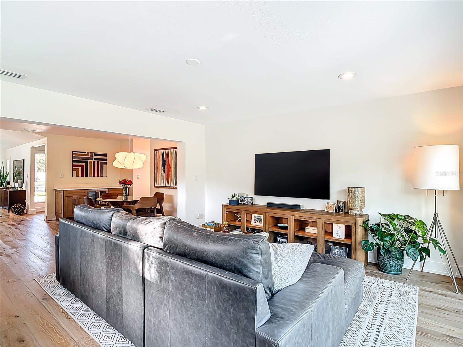 Image 18 of 37 For 4711 Estrella Street