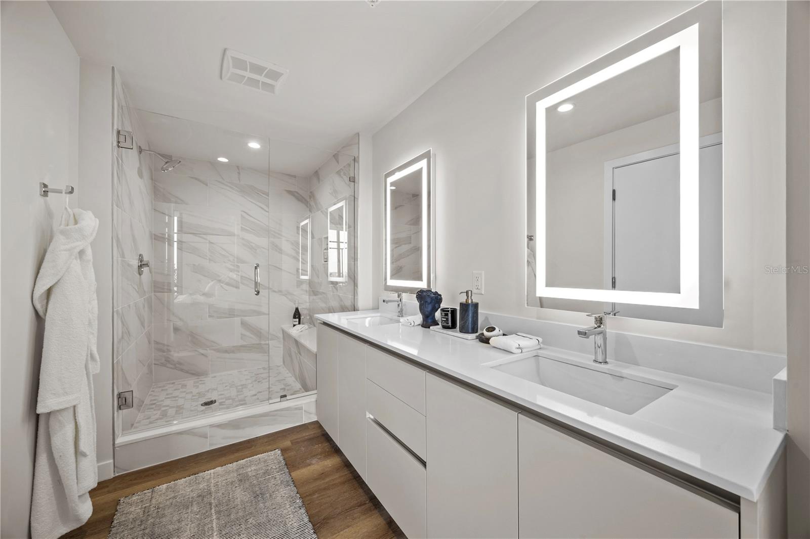 Image 12 of 100 For 300 W Tyler St  3009