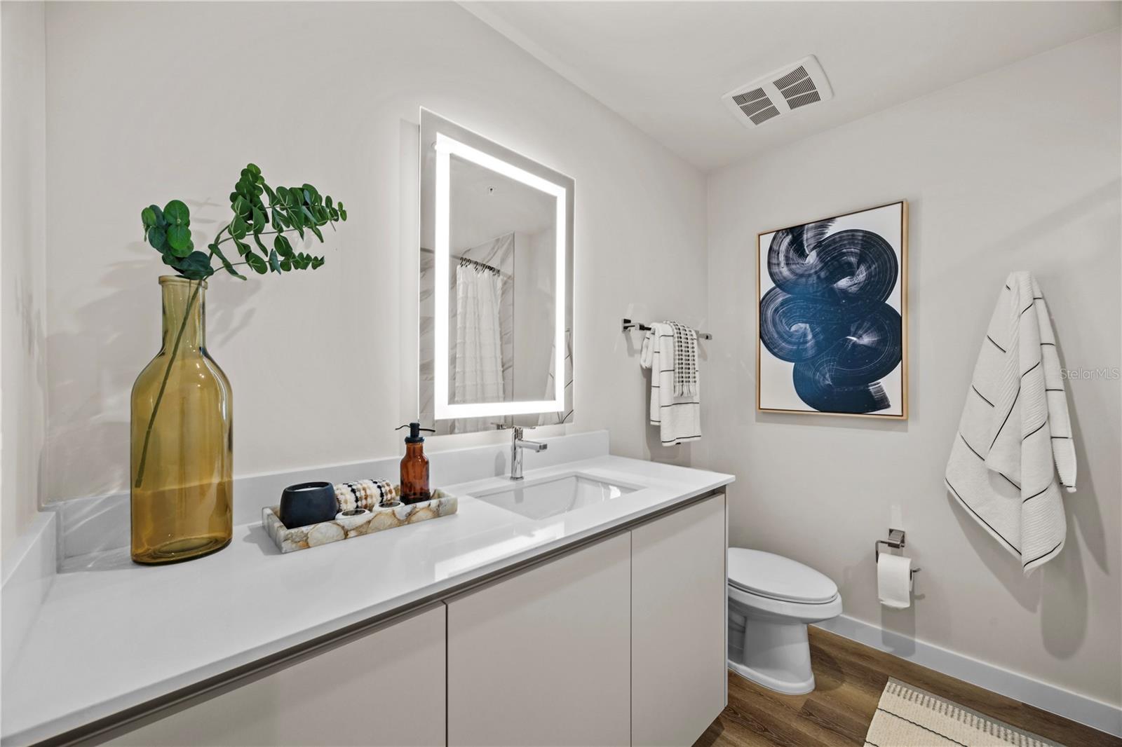 Image 13 of 100 For 300 W Tyler St  3009