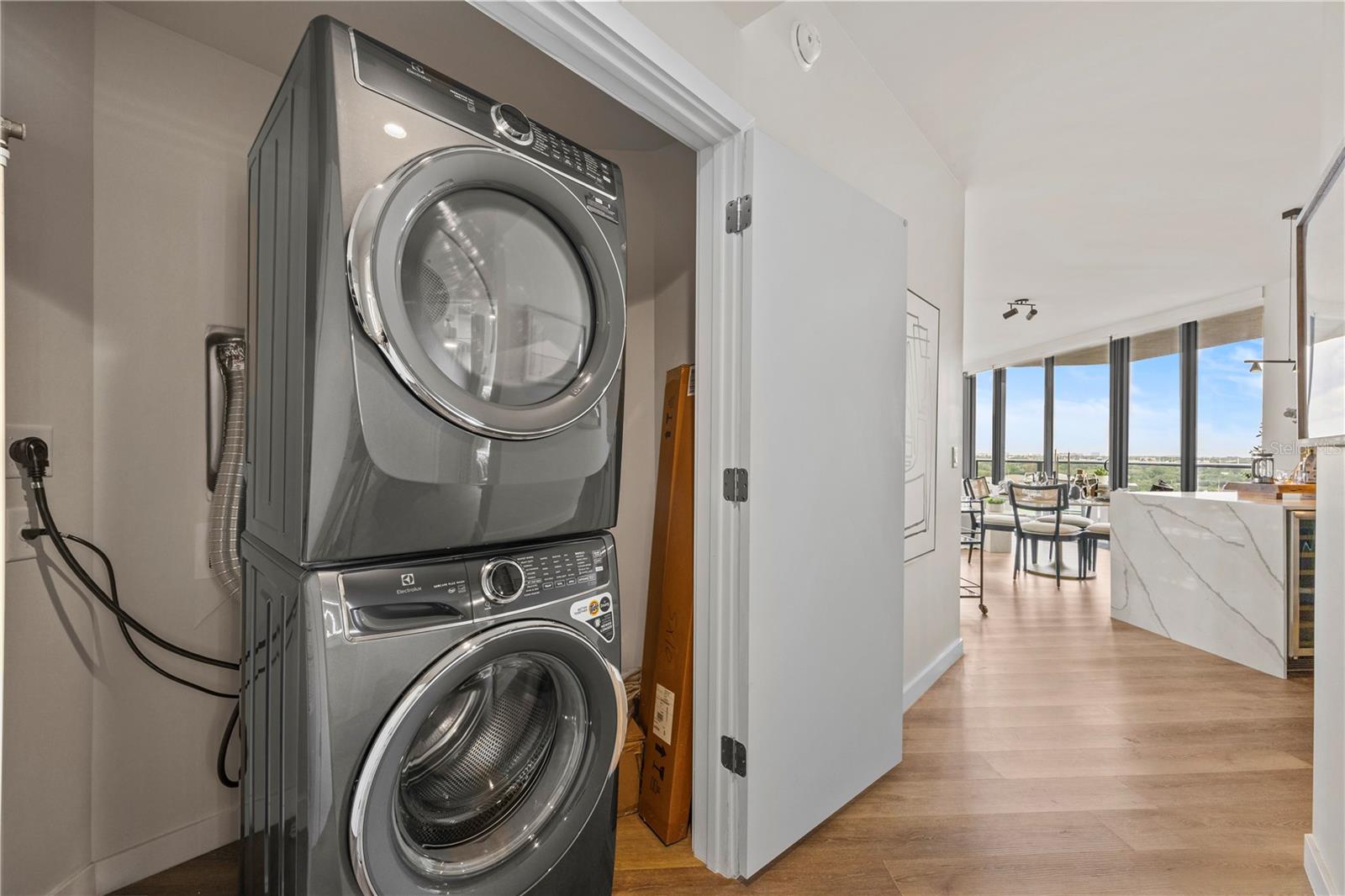 Image 16 of 100 For 300 W Tyler St  3009