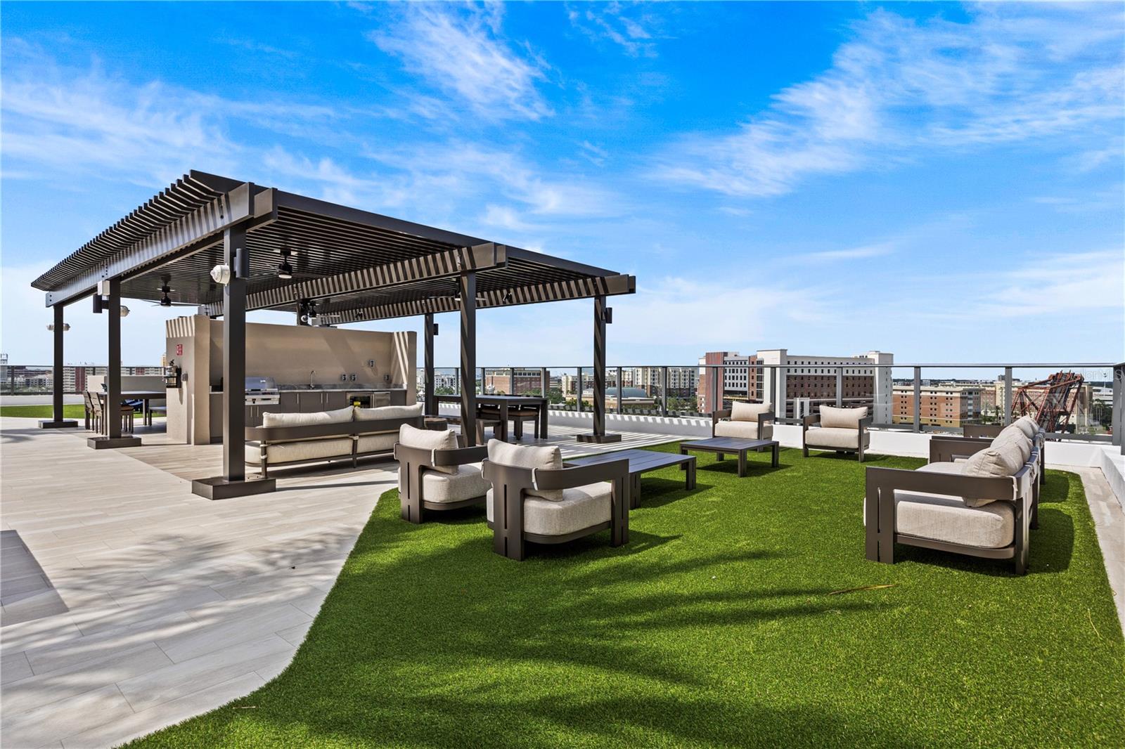 Image 18 of 100 For 300 W Tyler St  3009