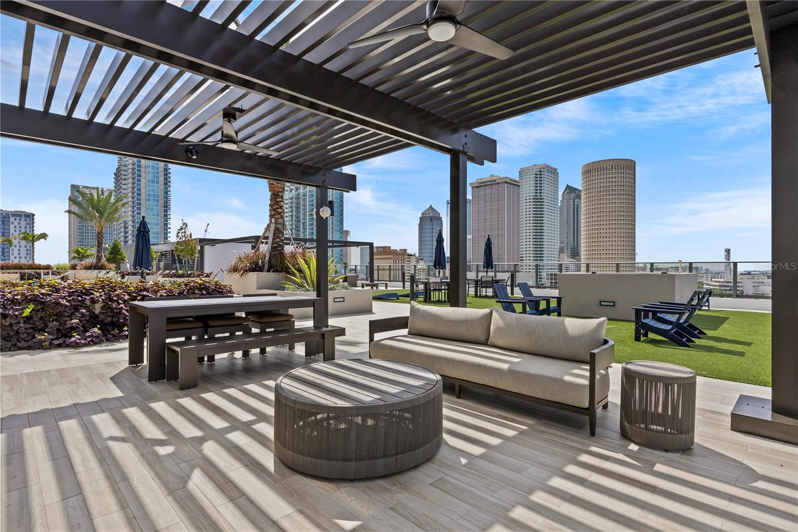 Image 22 of 100 For 300 W Tyler St  3009