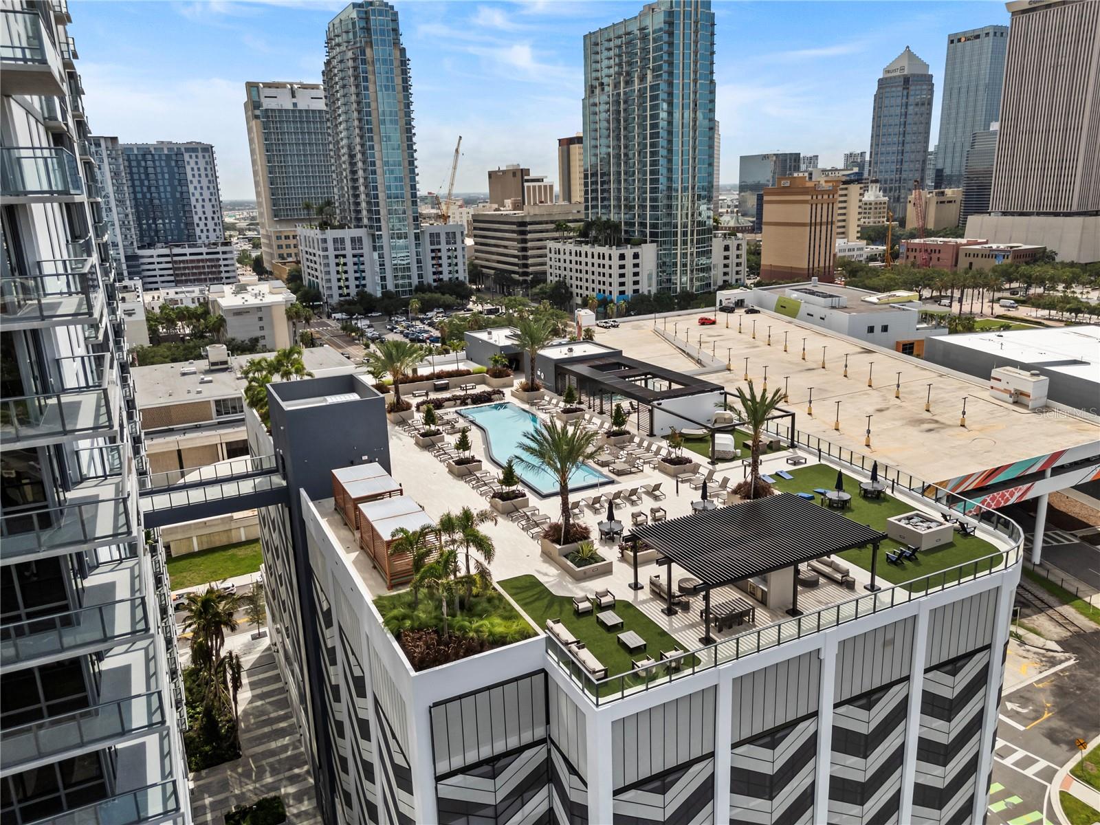 Image 41 of 100 For 300 W Tyler St  3009