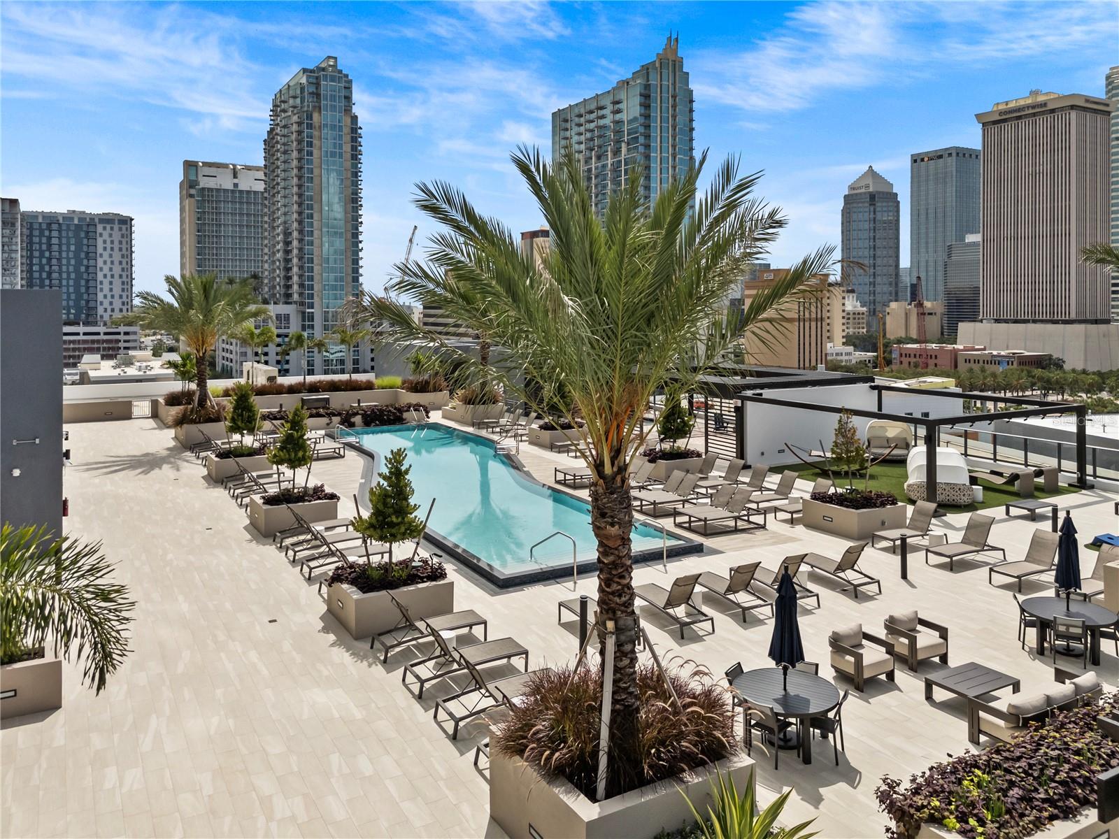 Image 44 of 100 For 300 W Tyler St  3009