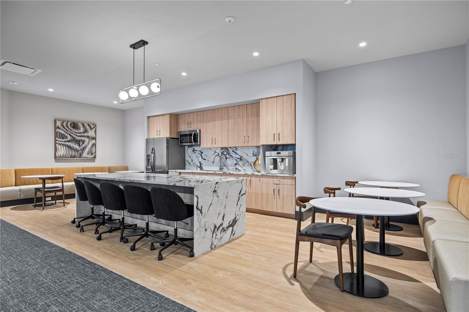 Image 47 of 100 For 300 W Tyler St  3009