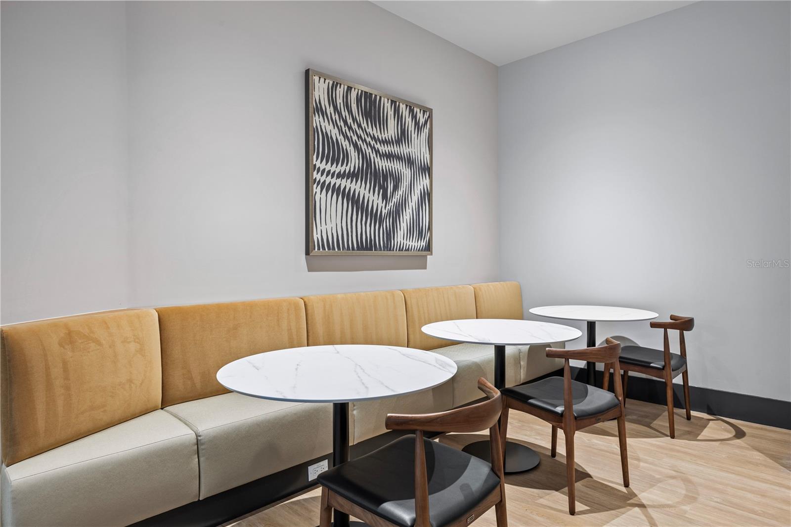 Image 48 of 100 For 300 W Tyler St  3009