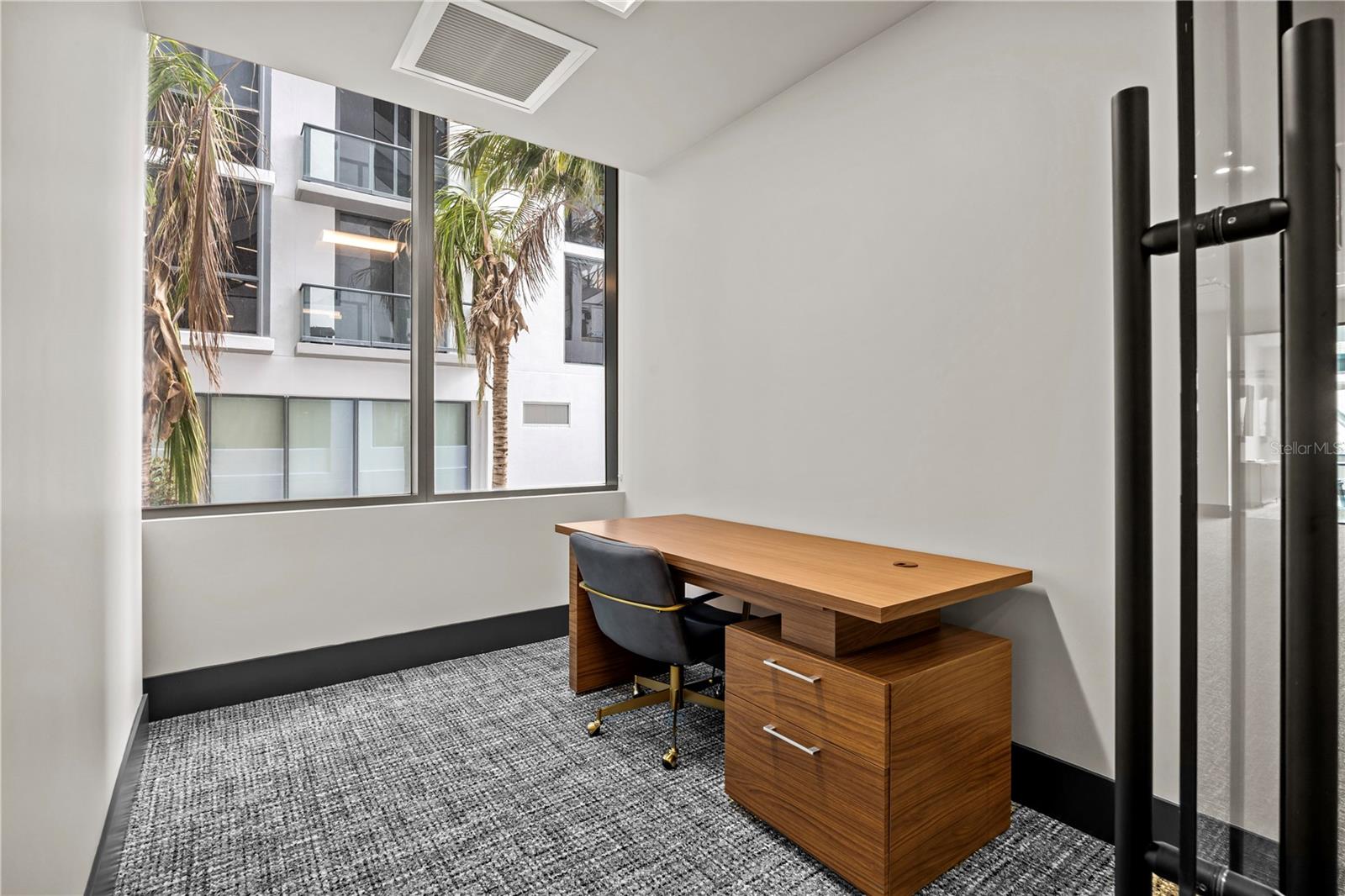 Image 49 of 100 For 300 W Tyler St  3009