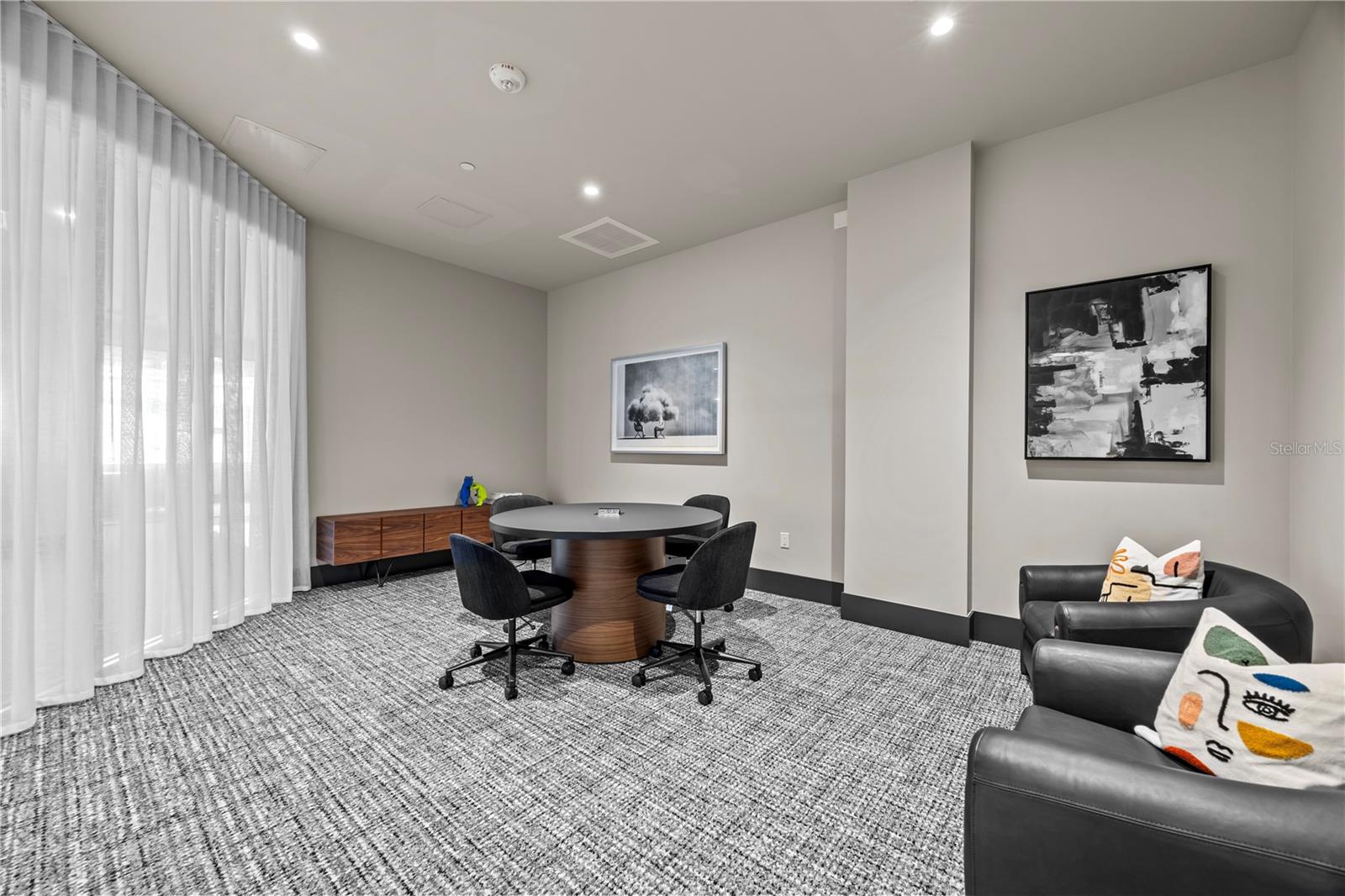 Image 53 of 100 For 300 W Tyler St  3009