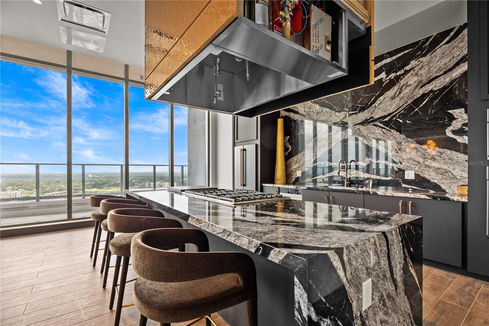 Image 77 of 100 For 300 W Tyler St  3009