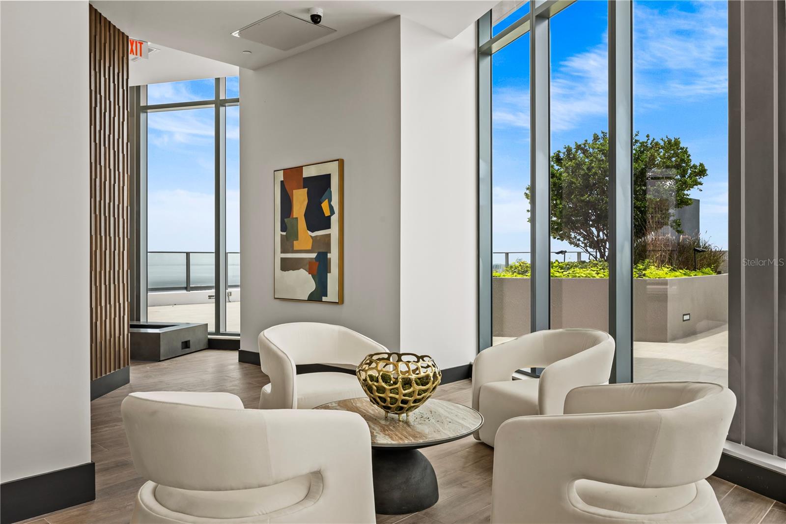 Image 81 of 100 For 300 W Tyler St  3009