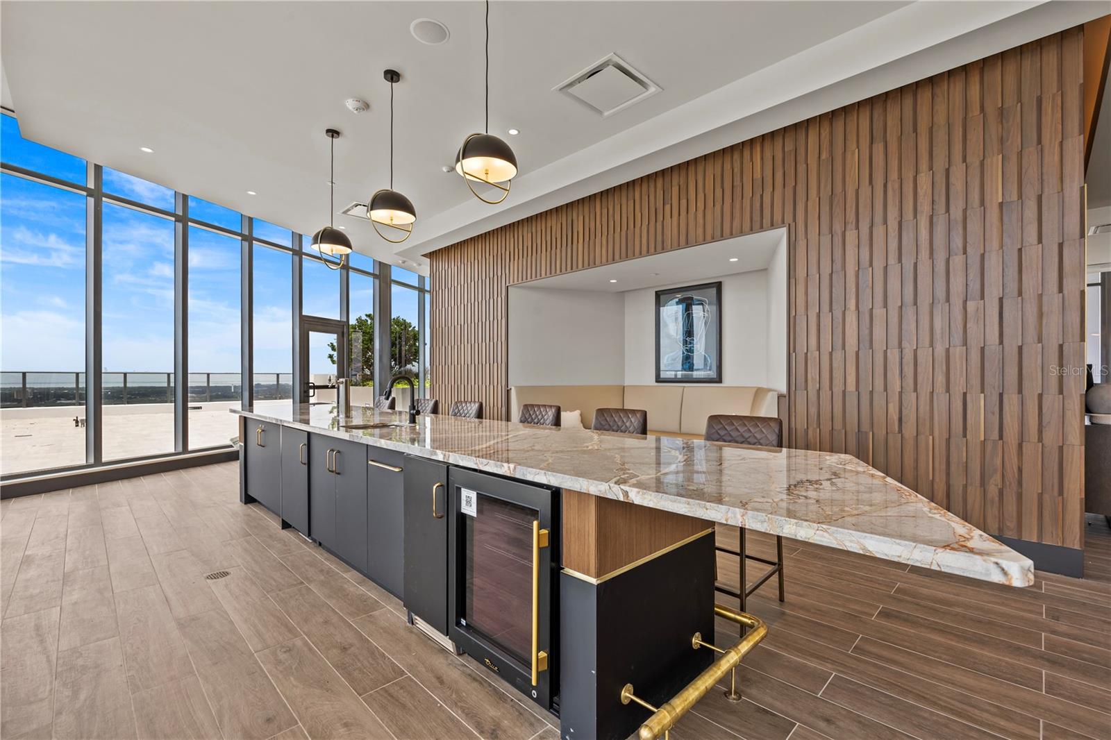 Image 82 of 100 For 300 W Tyler St  3009