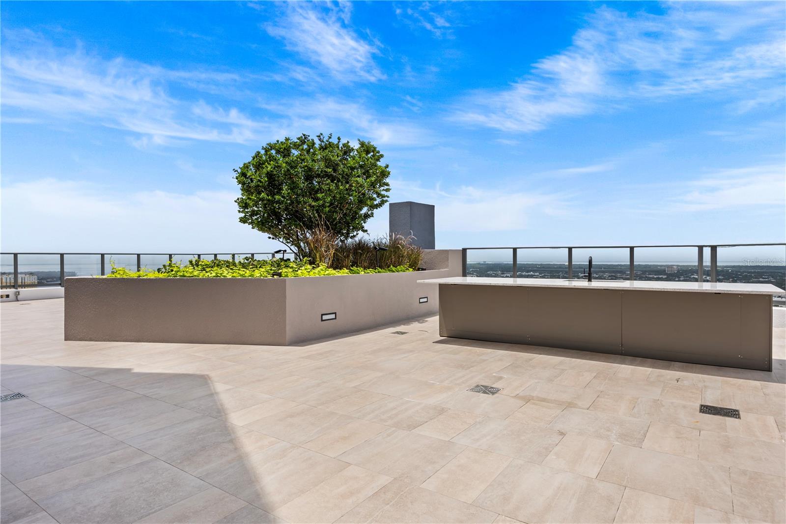 Image 84 of 100 For 300 W Tyler St  3009