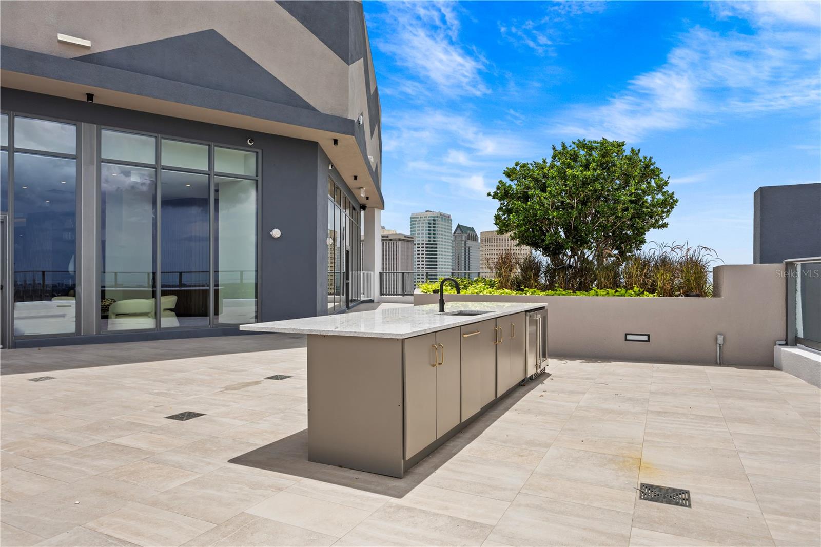 Image 85 of 100 For 300 W Tyler St  3009