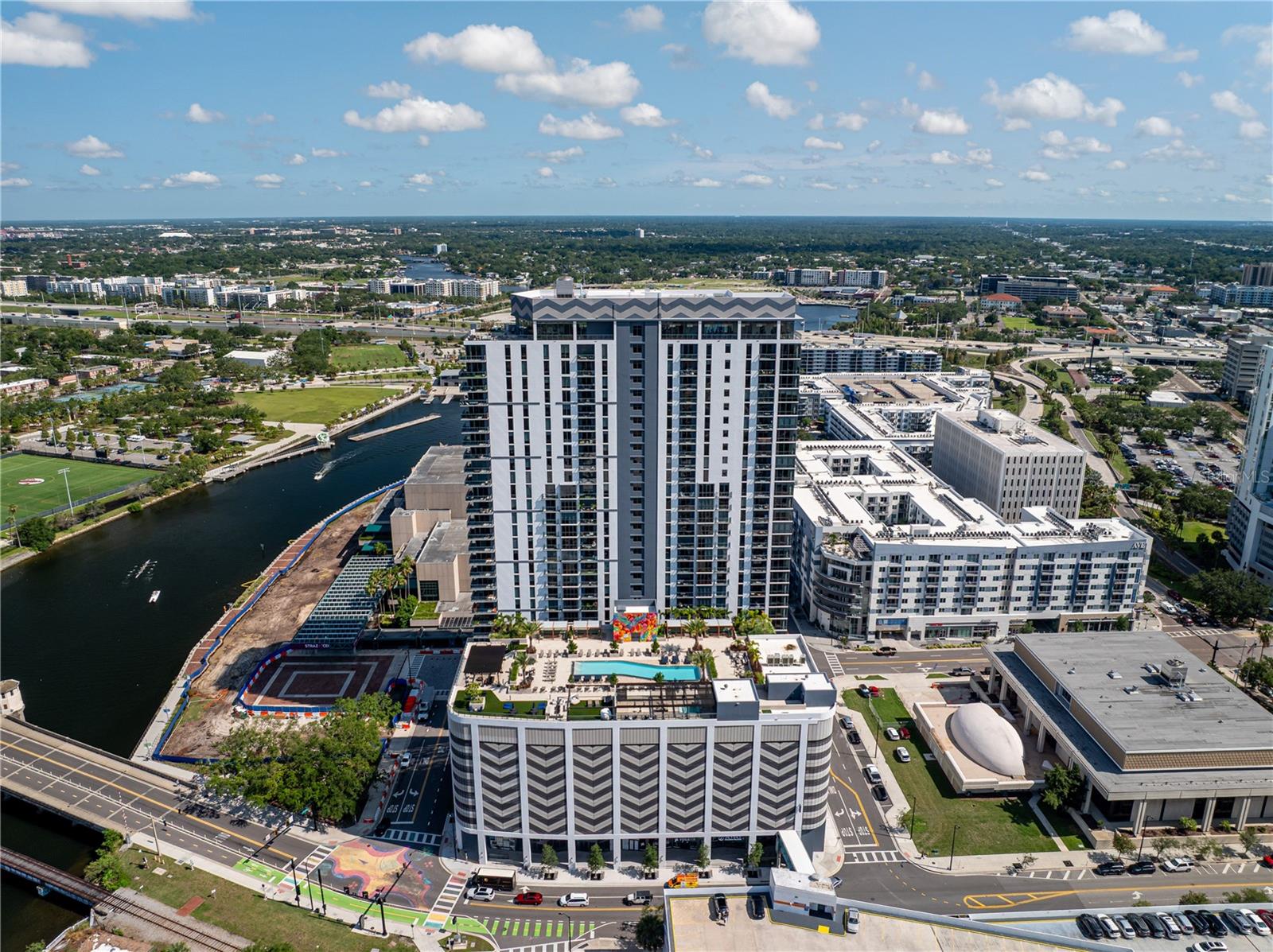 Image 93 of 100 For 300 W Tyler St  3009