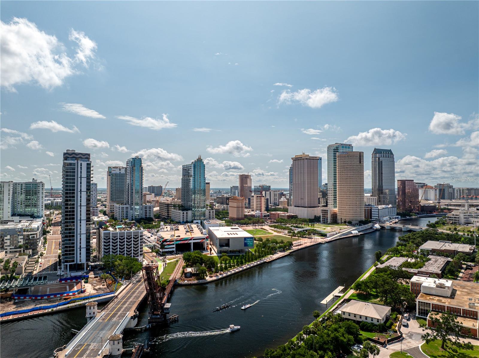 Image 94 of 100 For 300 W Tyler St  3009