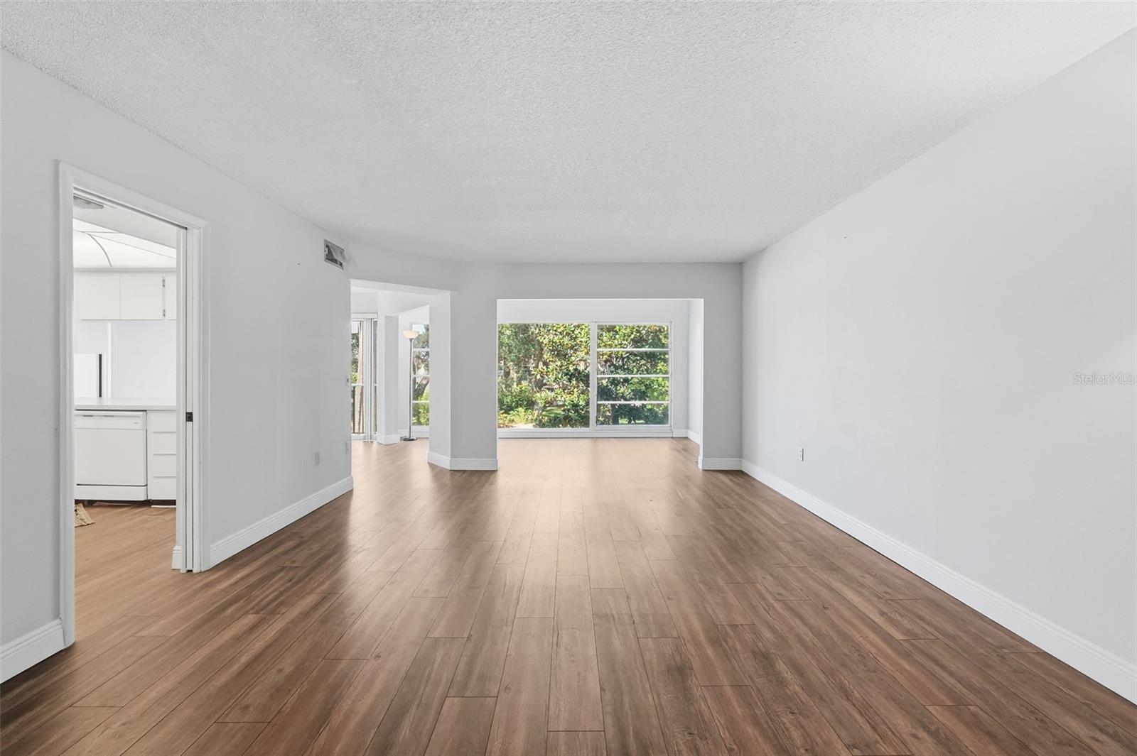 Image 10 of 33 For 225 Country Club Drive E252