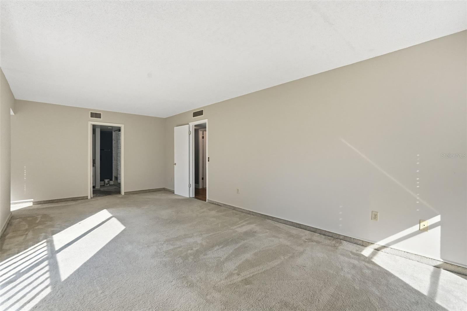 Image 16 of 33 For 225 Country Club Drive E252