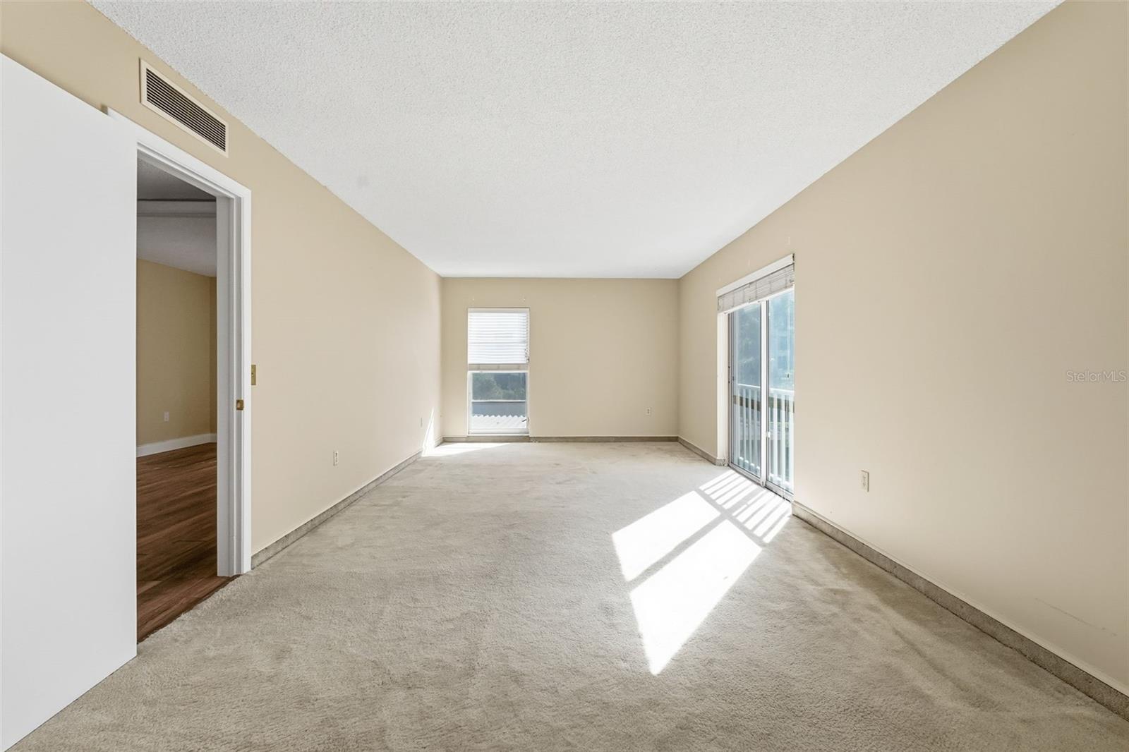 Image 17 of 33 For 225 Country Club Drive E252