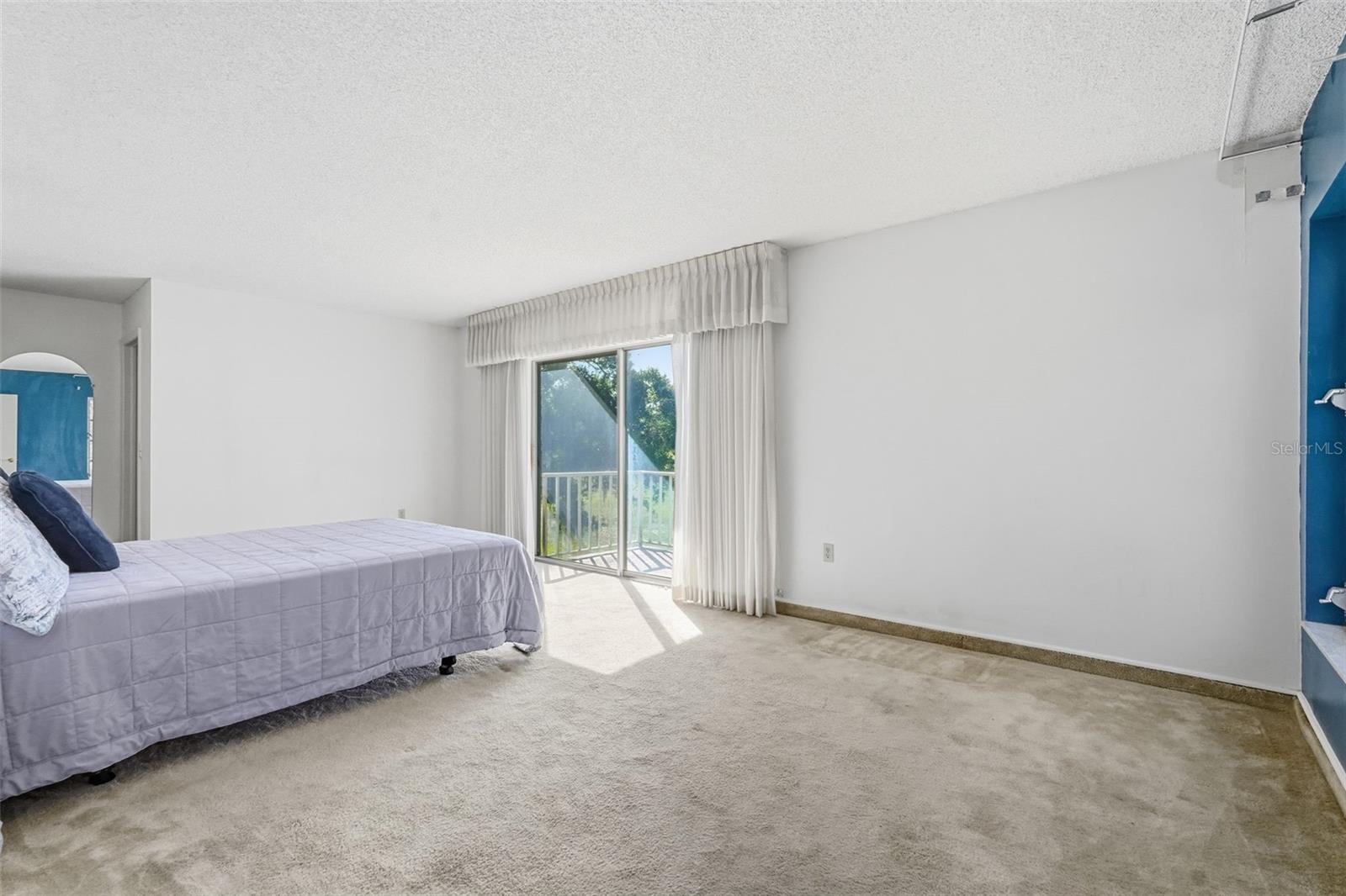 Image 20 of 33 For 225 Country Club Drive E252
