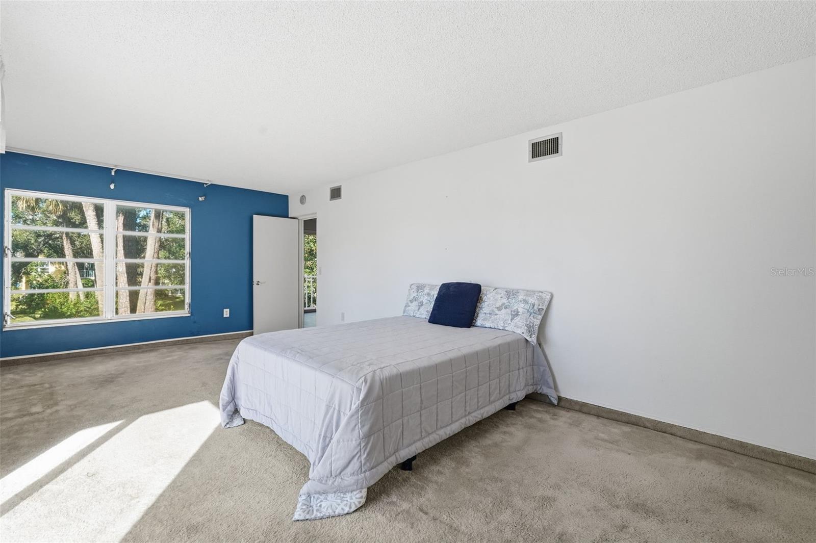 Image 21 of 33 For 225 Country Club Drive E252
