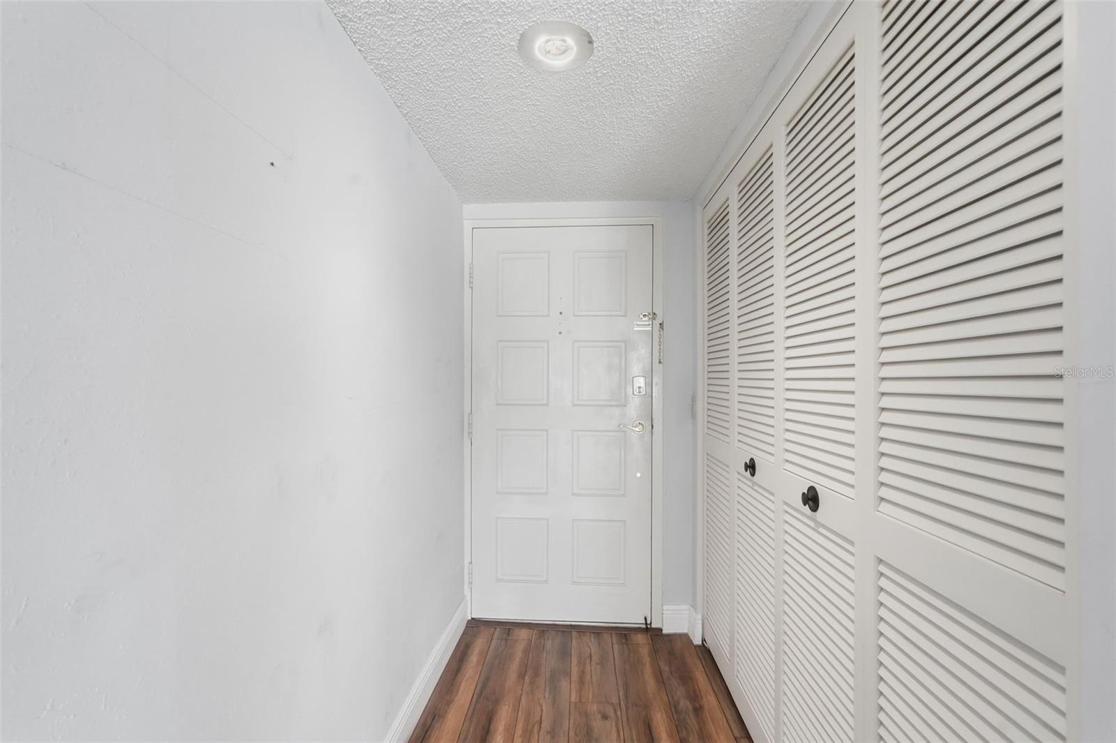 Image 6 of 33 For 225 Country Club Drive E252