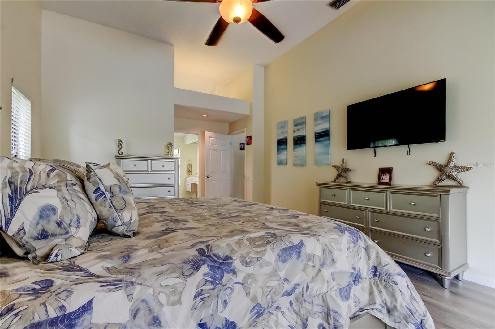 Listing photo id 35 for 4969 Kilkenney Way