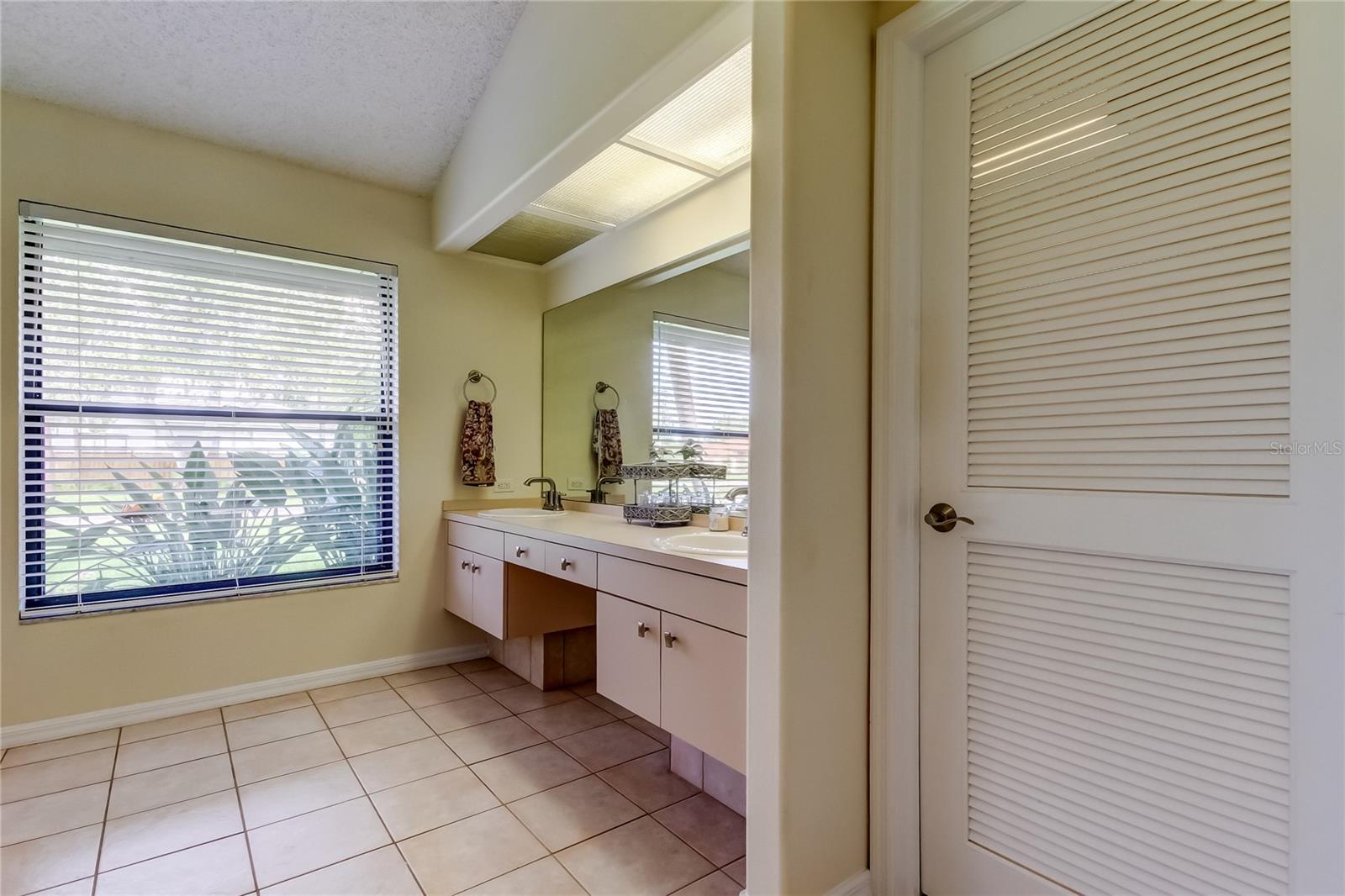 Listing photo id 37 for 4969 Kilkenney Way