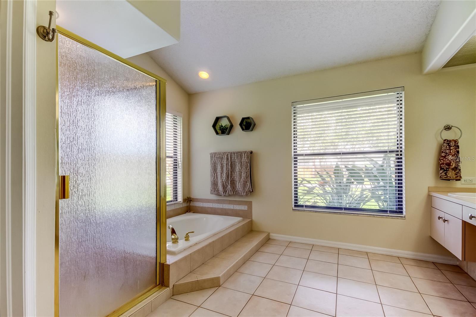 Listing photo id 38 for 4969 Kilkenney Way
