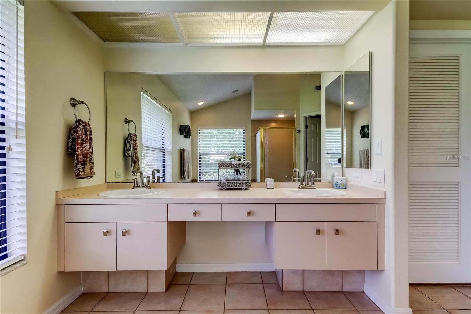 Listing photo id 39 for 4969 Kilkenney Way