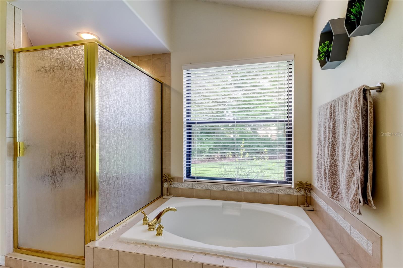 Listing photo id 40 for 4969 Kilkenney Way