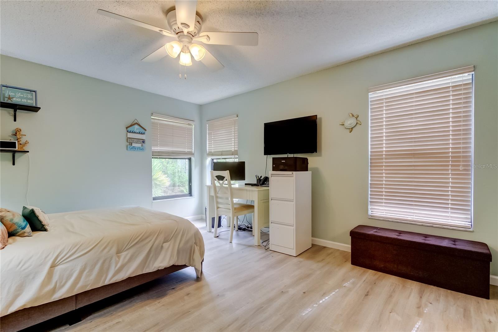Listing photo id 41 for 4969 Kilkenney Way