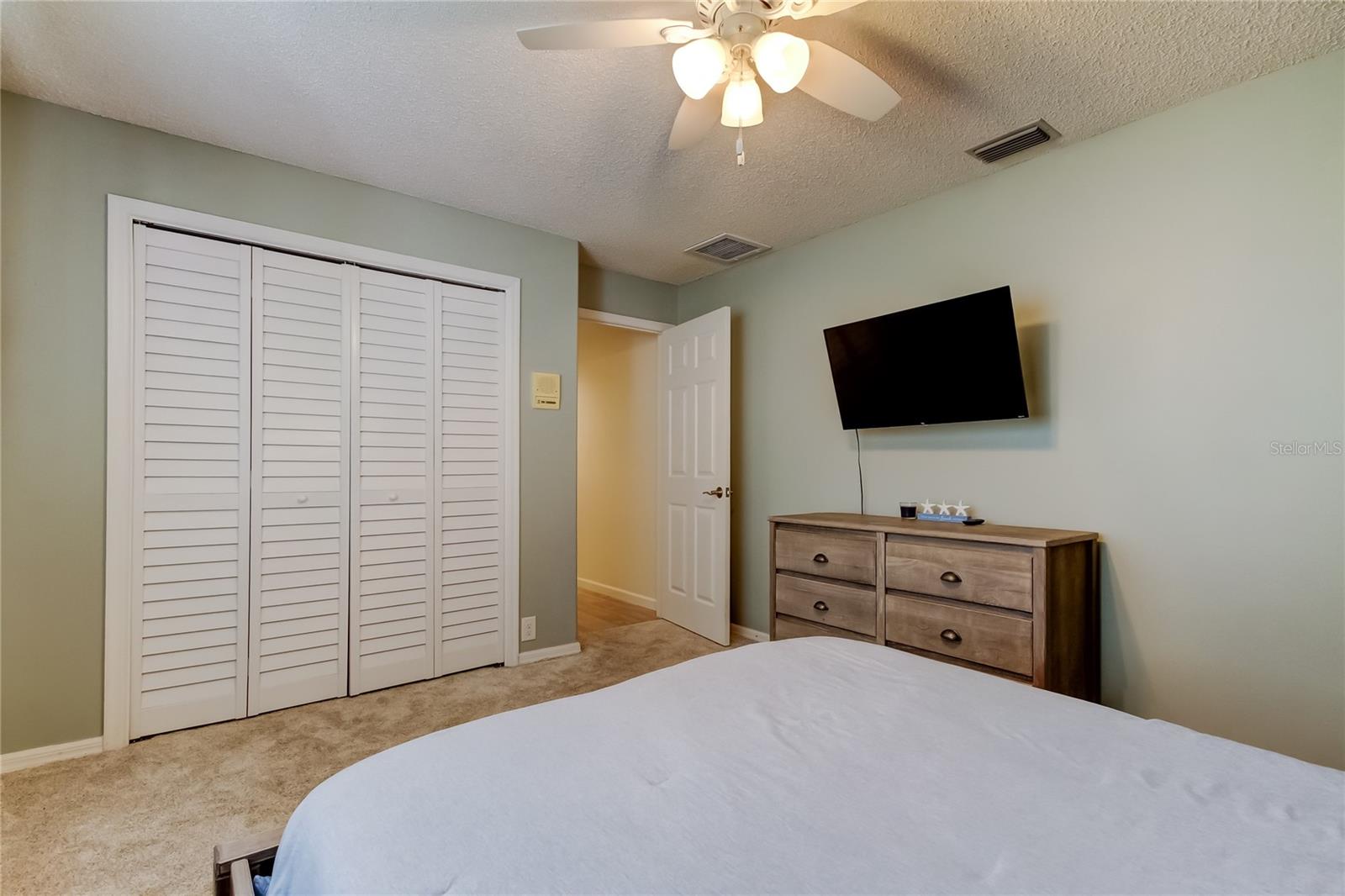 Listing photo id 49 for 4969 Kilkenney Way