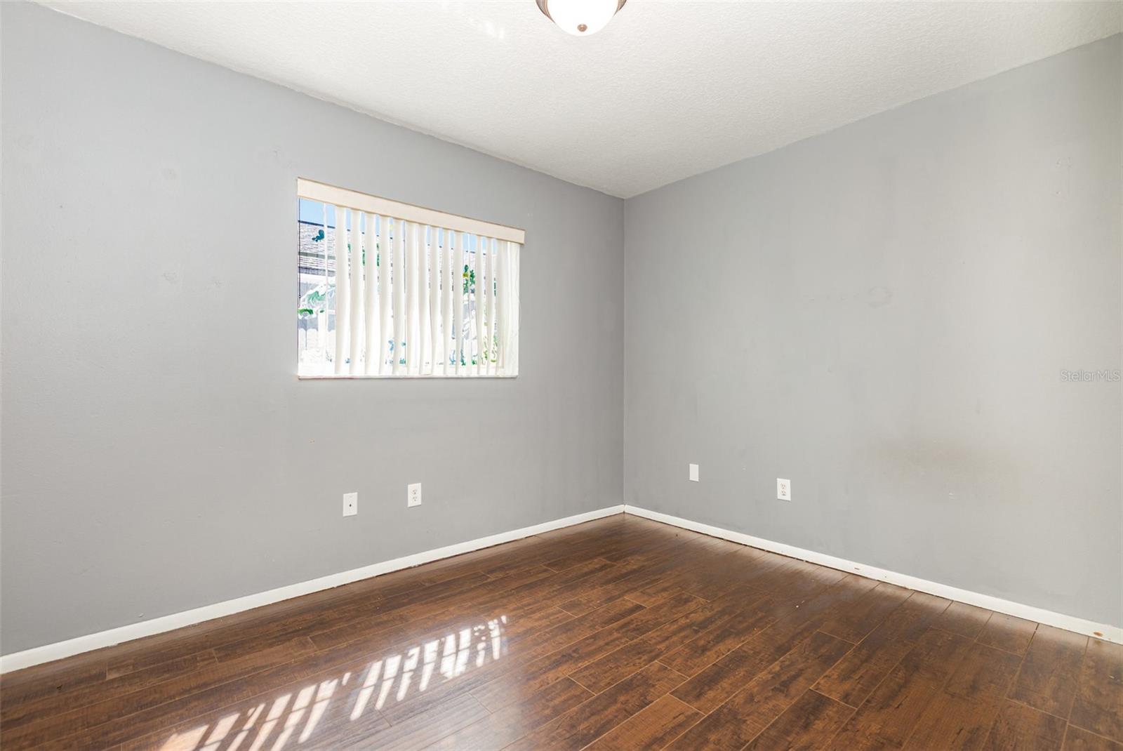 Image 17 of 30 For 1107 3rd Street E