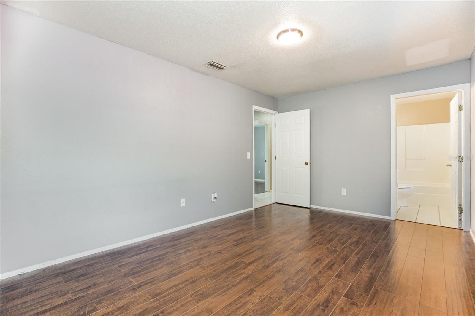 Image 21 of 30 For 1107 3rd Street E