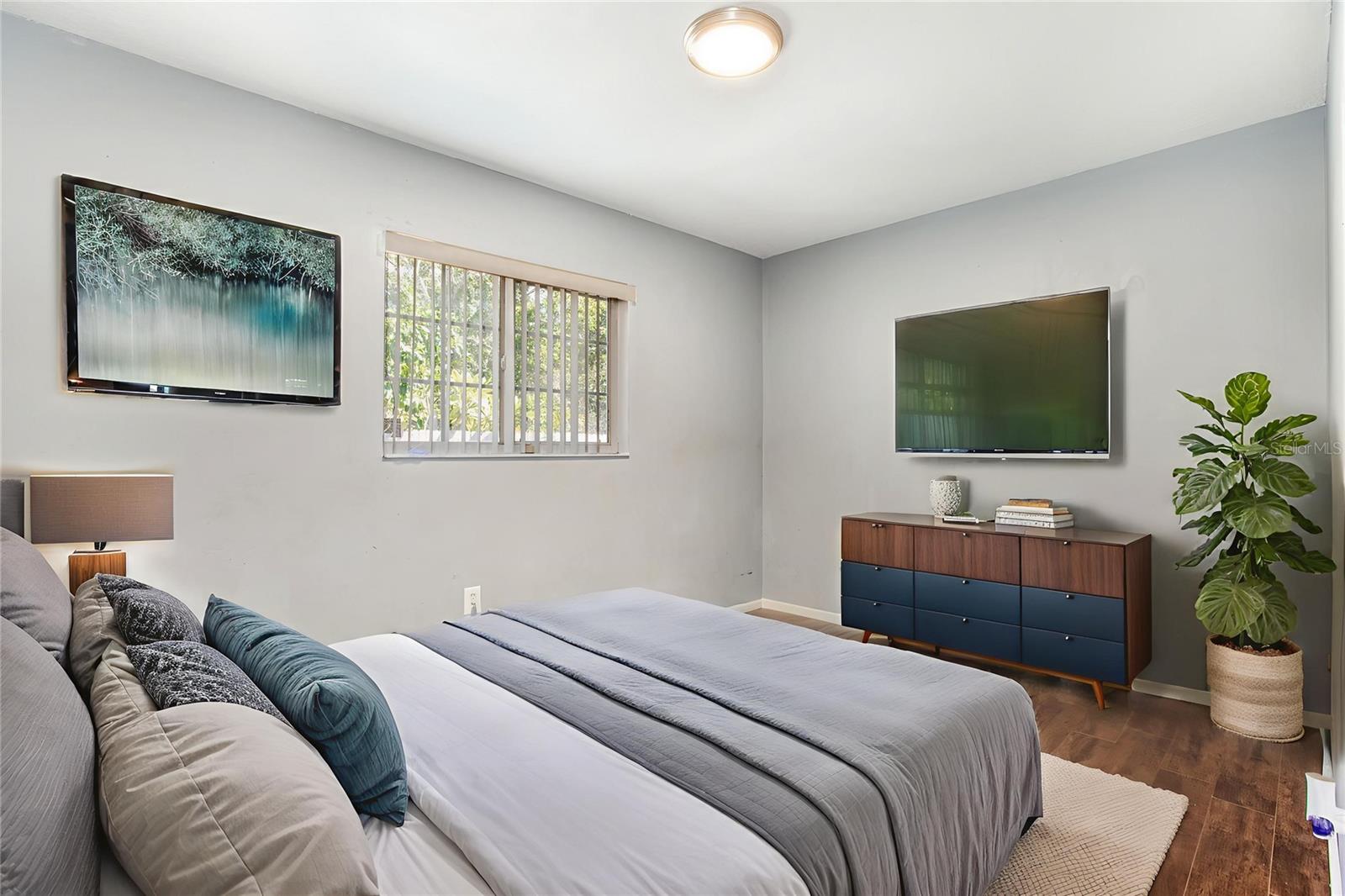 Image 4 of 30 For 1107 3rd Street E